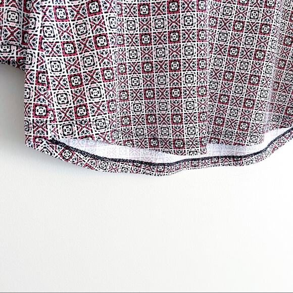 Liz Claiborne geometric print blouse red white black Large EUC - Picture 7 of 13